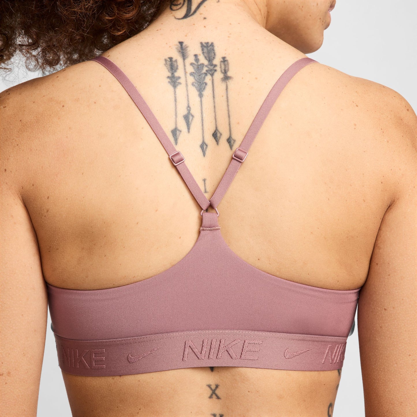 TOP NIKE INDY - SUJECIÓN LIGERA